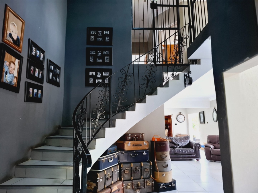 5 Bedroom Property for Sale in Rayton Free State